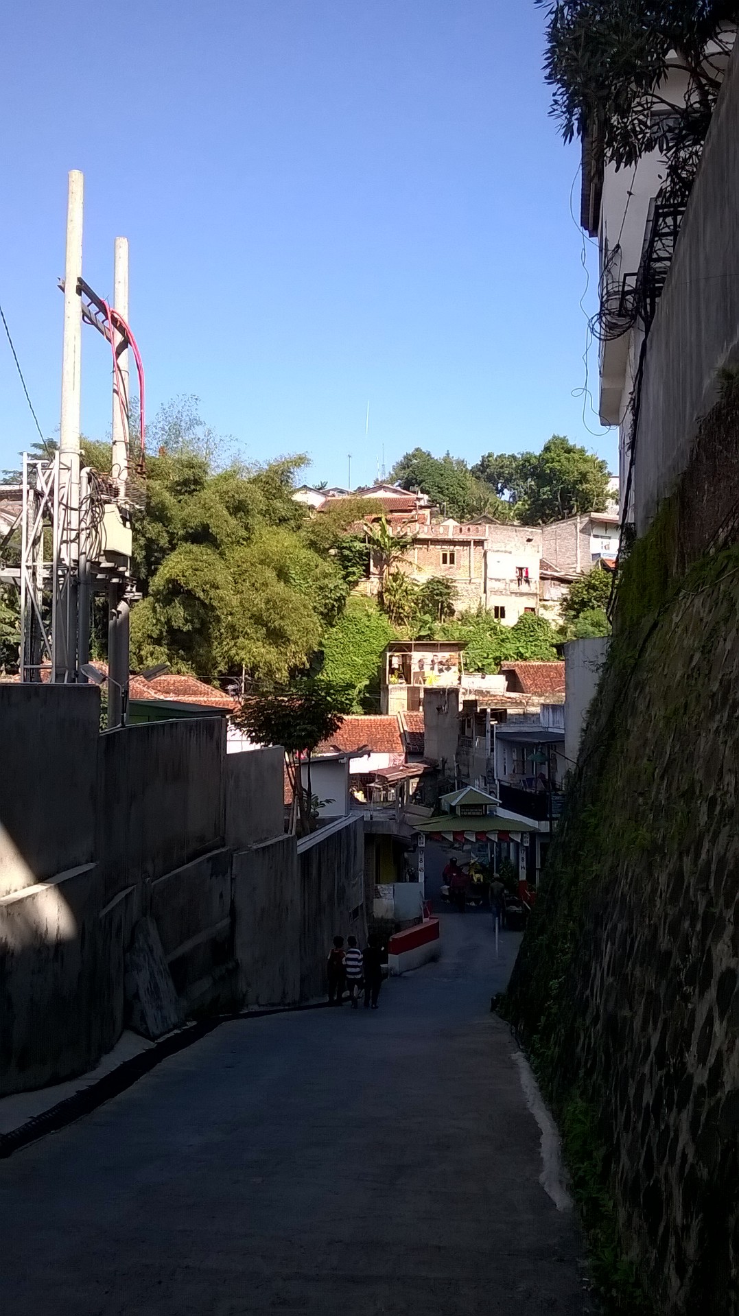 Another view of the alley, reminded me of a scene from Fast 5 movie