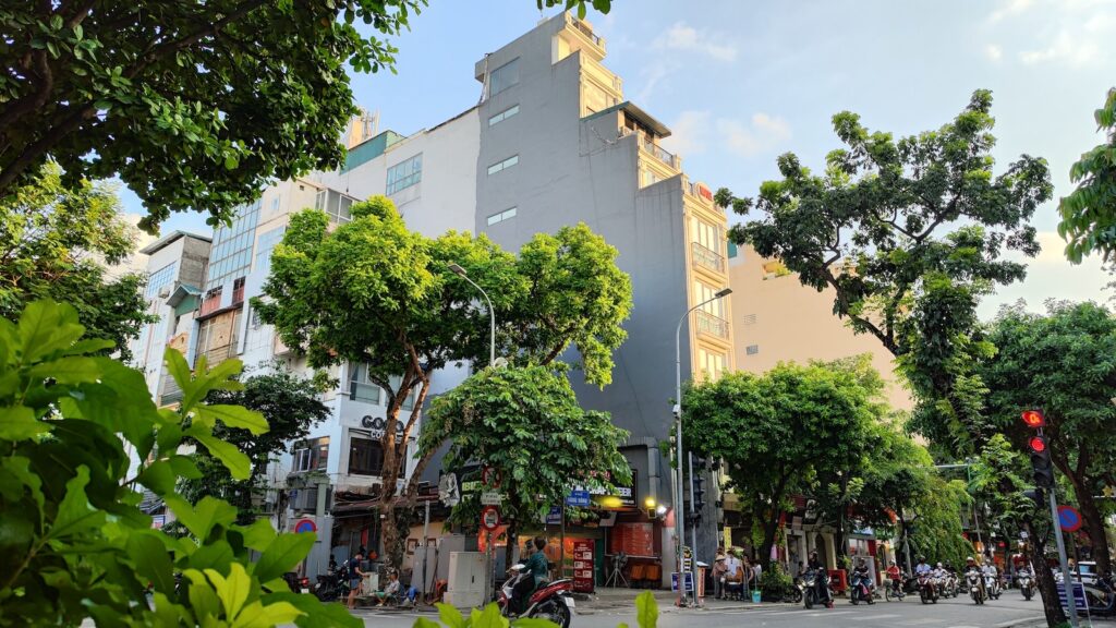 Photo of the hotel from sideways.
